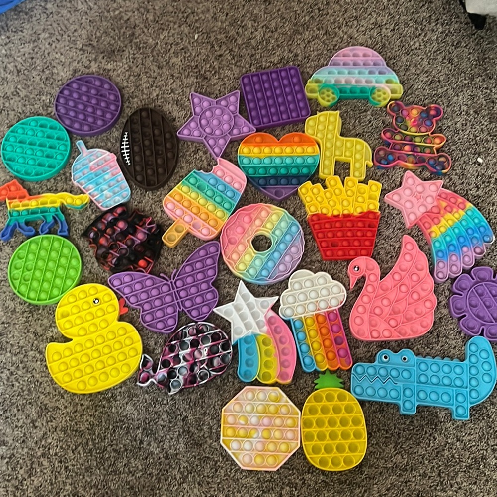 I’m selling 4 popits for 5 dollars! You can pick which ones you want. Fidget pop